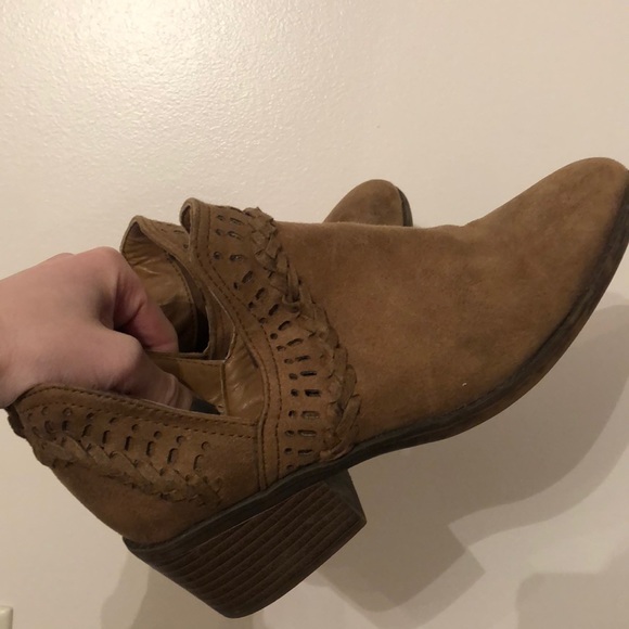 Shoes - Brown leather booties